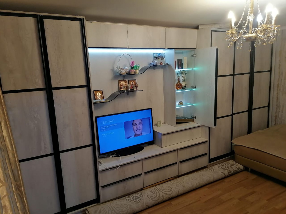 Kupit-stenku-v-gostinuyu